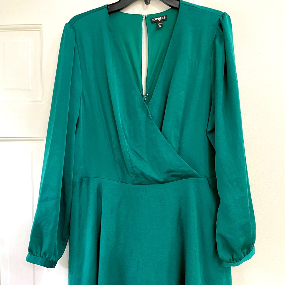 EXPRESS Green long sleeve dress